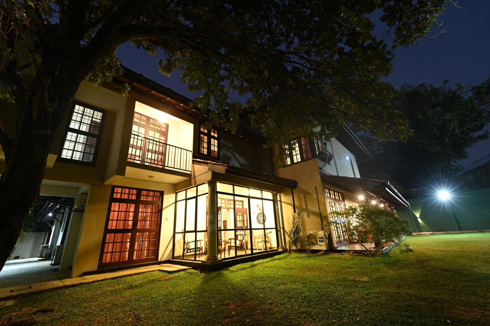 Serene Manor Battaramulla Exterior photo